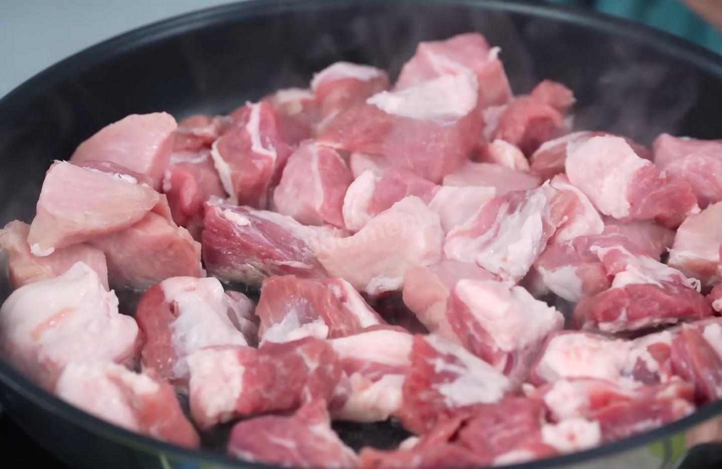 Шаг 2 приготовления Жаркое с мясом свинины и картофелем по-сибирски