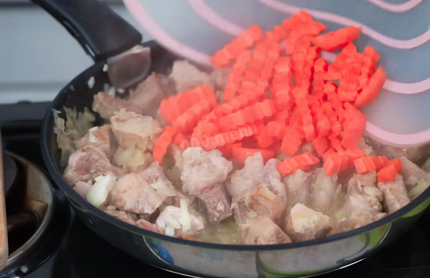 Шаг 6 приготовления Жаркое с мясом свинины и картофелем по-сибирски