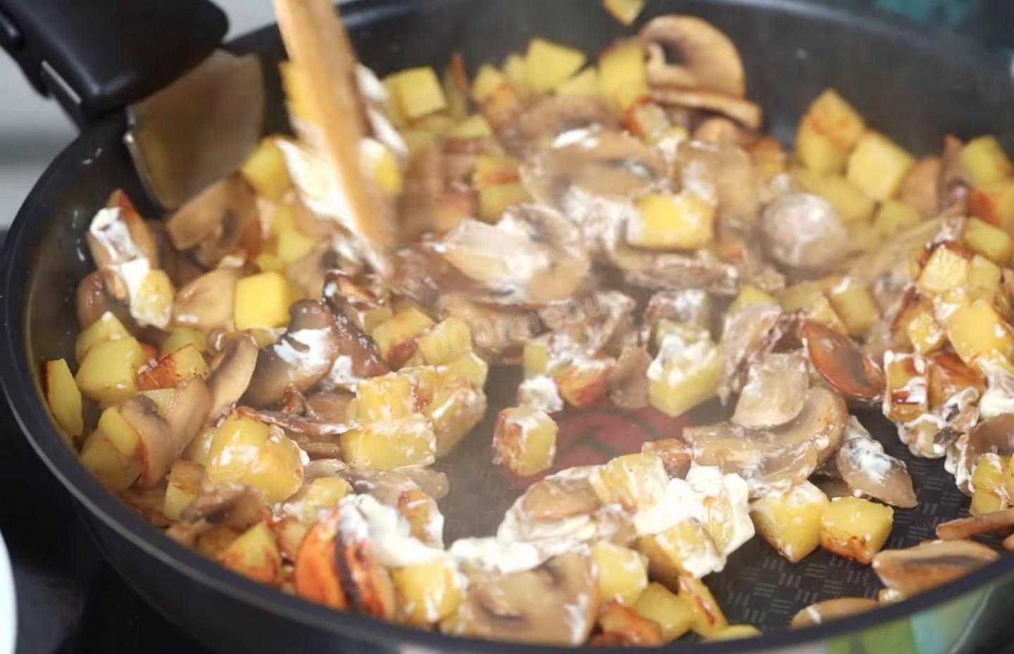 Шаг 7 приготовления Куриные голени запеченные в мешочках из теста