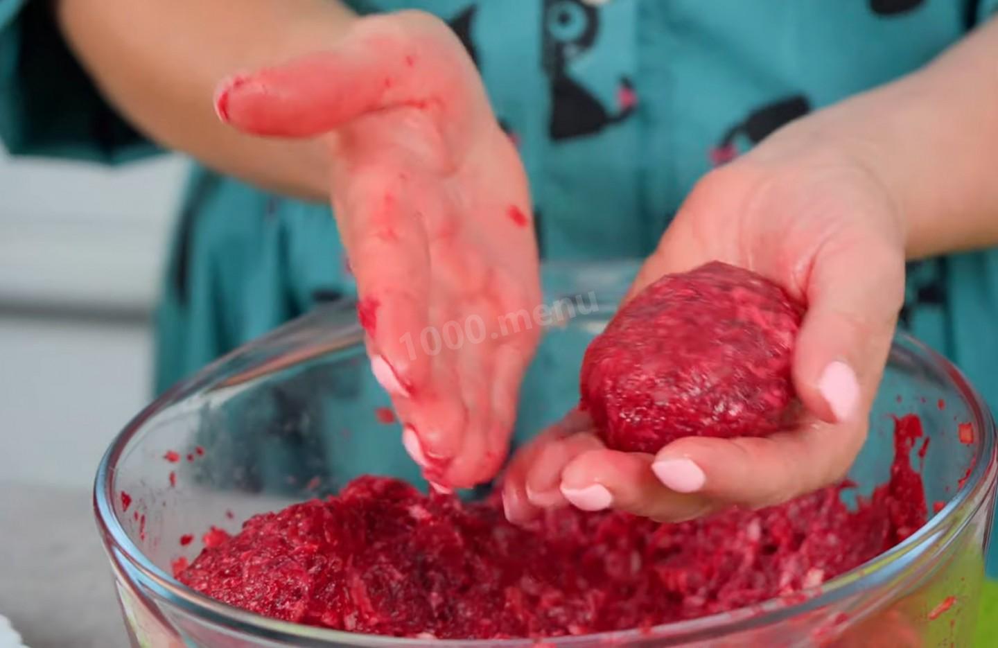 Шаг 8 приготовления Котлеты со свеклой и мясным фаршем