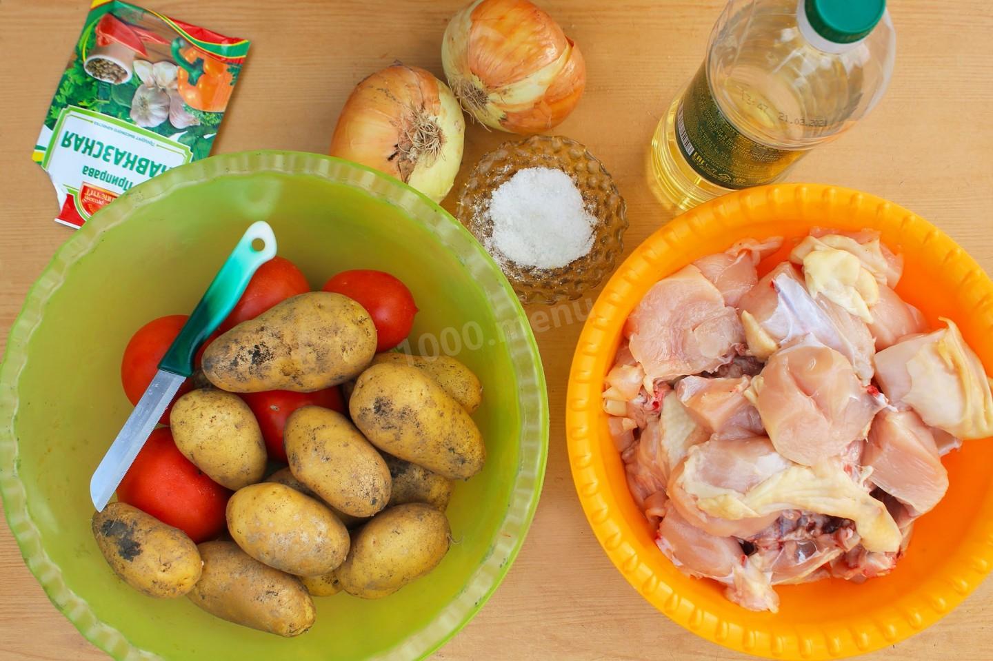 Шаг 1 приготовления Курица в казане с овощами на костре