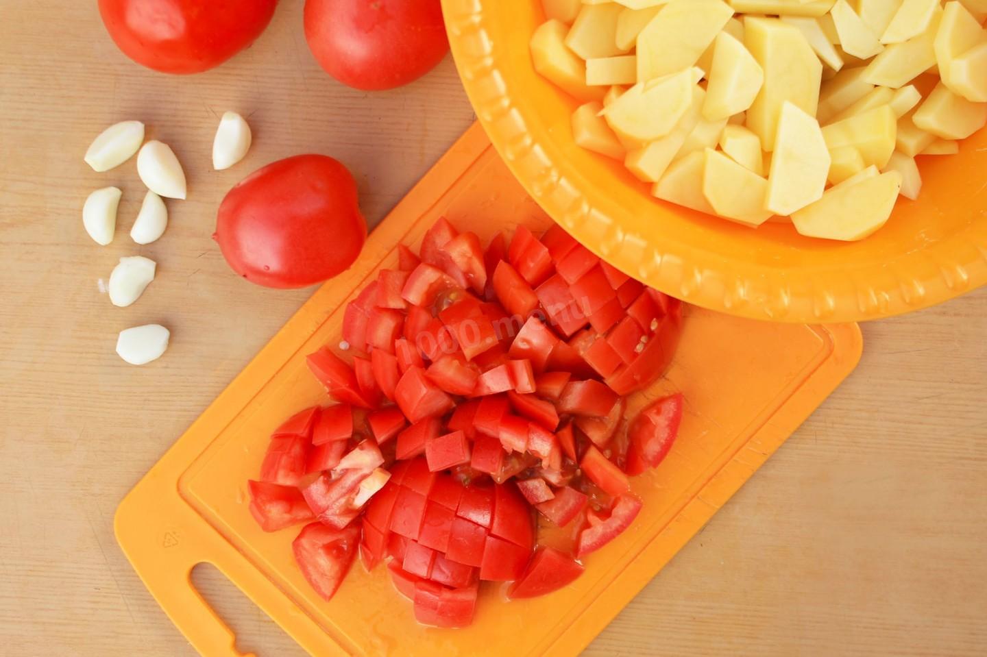 Шаг 8 приготовления Курица в казане с овощами на костре