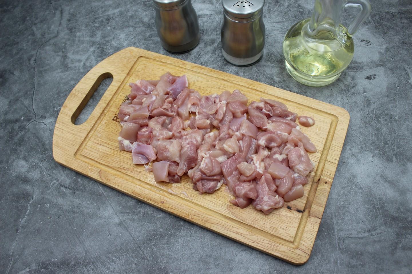 Шаг 2 приготовления Котлеты из куриных бедрышек со сливочным сыром