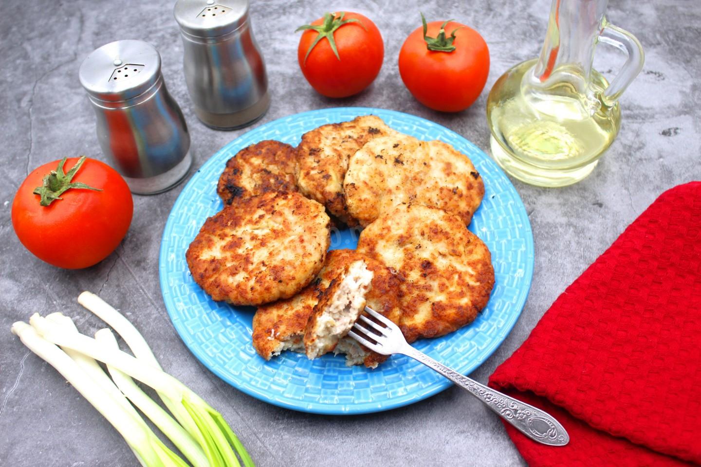 Обложка рецепта Котлеты из куриных бедрышек со сливочным сыром
