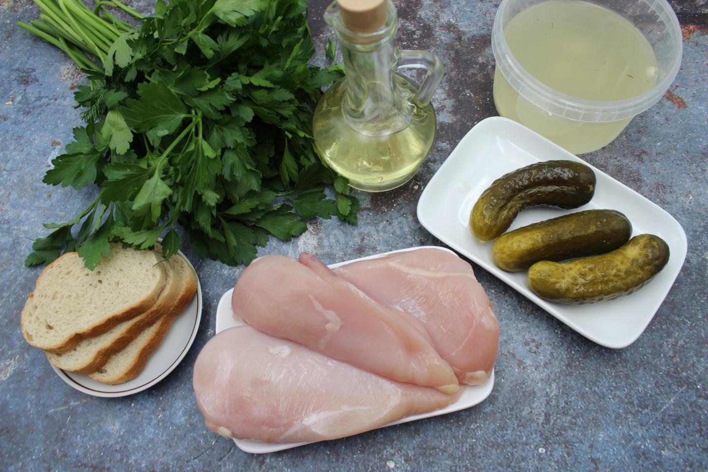 Шаг 1 приготовления Куриные котлеты с солеными огурцами