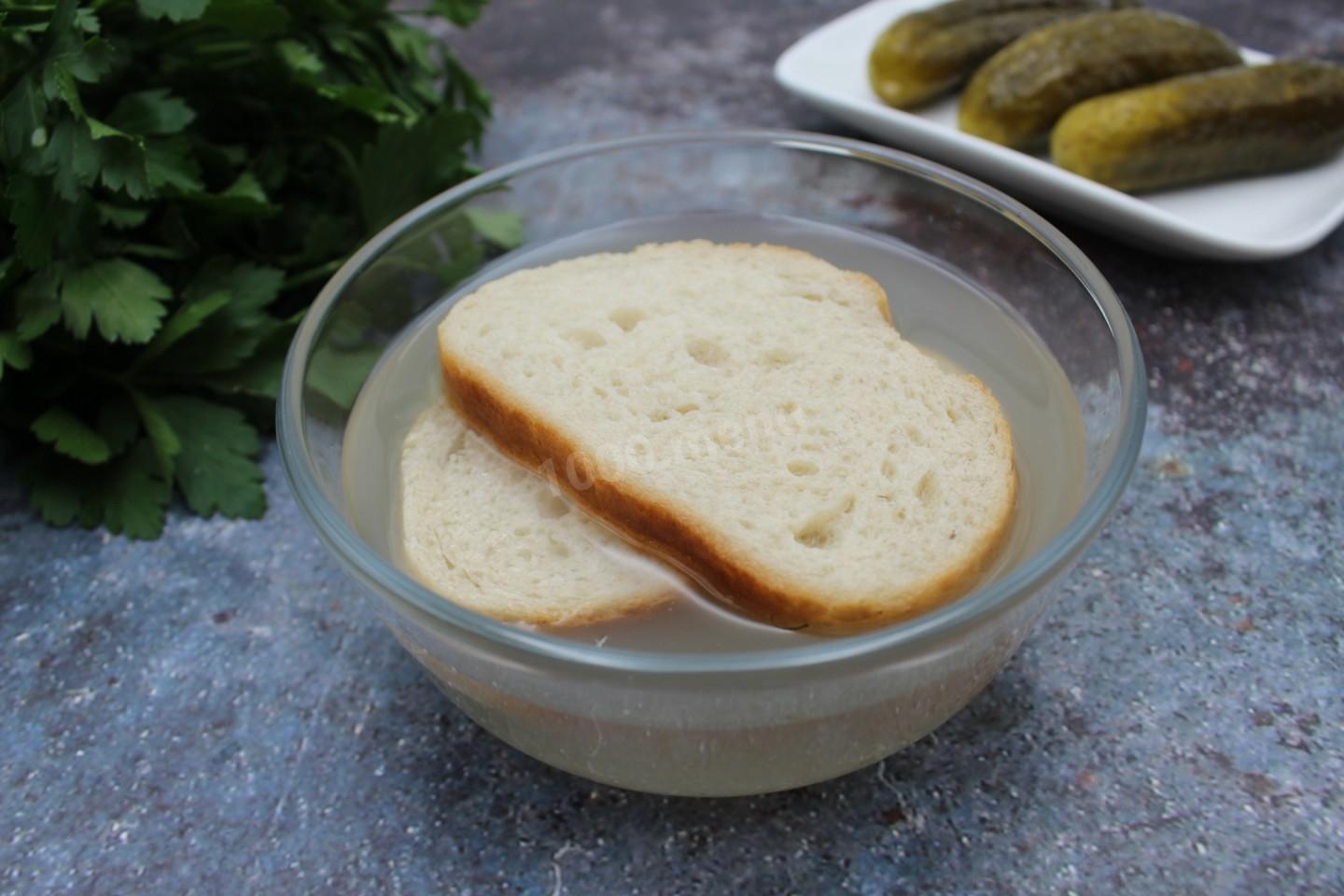Шаг 2 приготовления Куриные котлеты с солеными огурцами