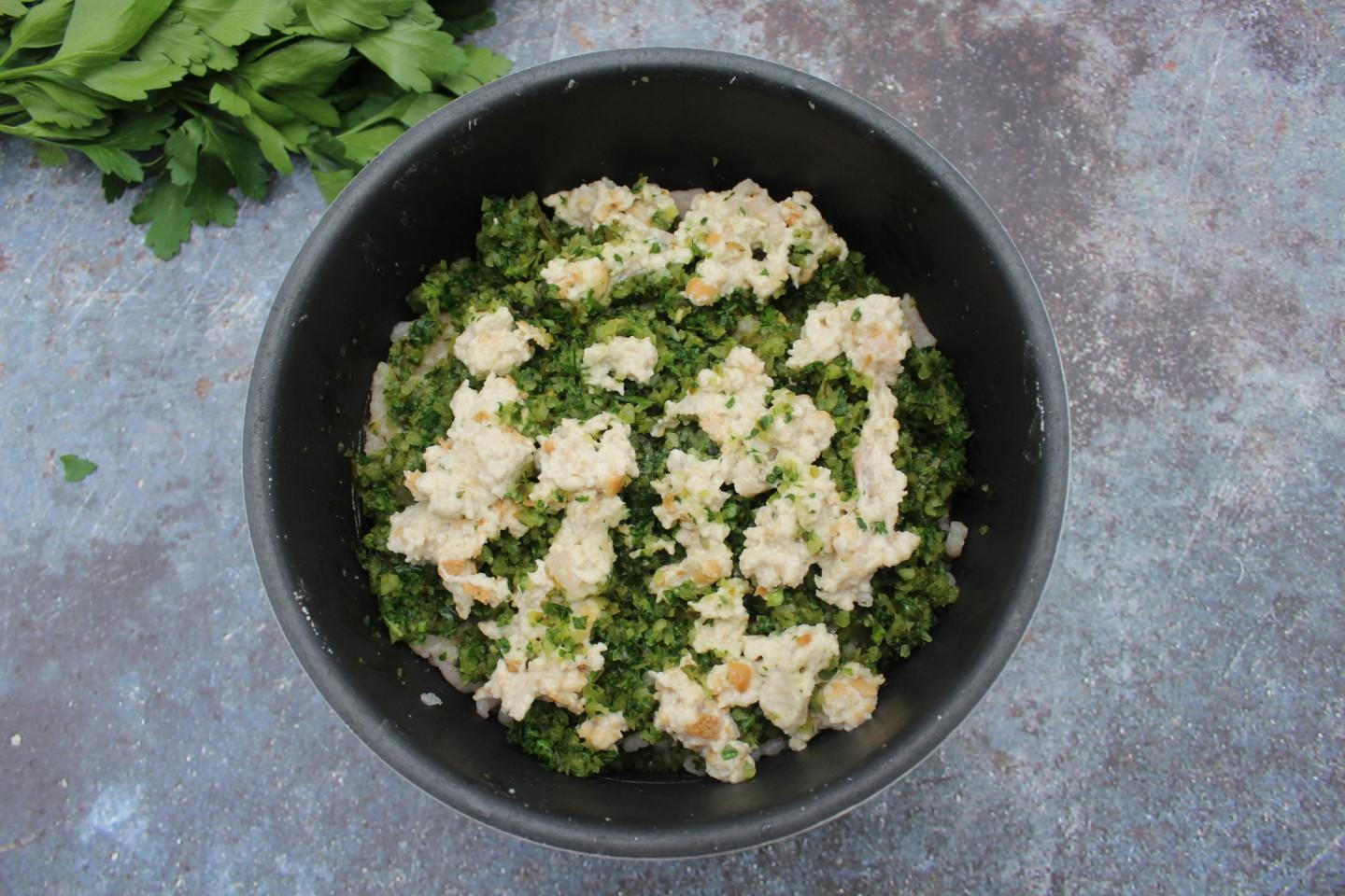 Шаг 5 приготовления Куриные котлеты с солеными огурцами