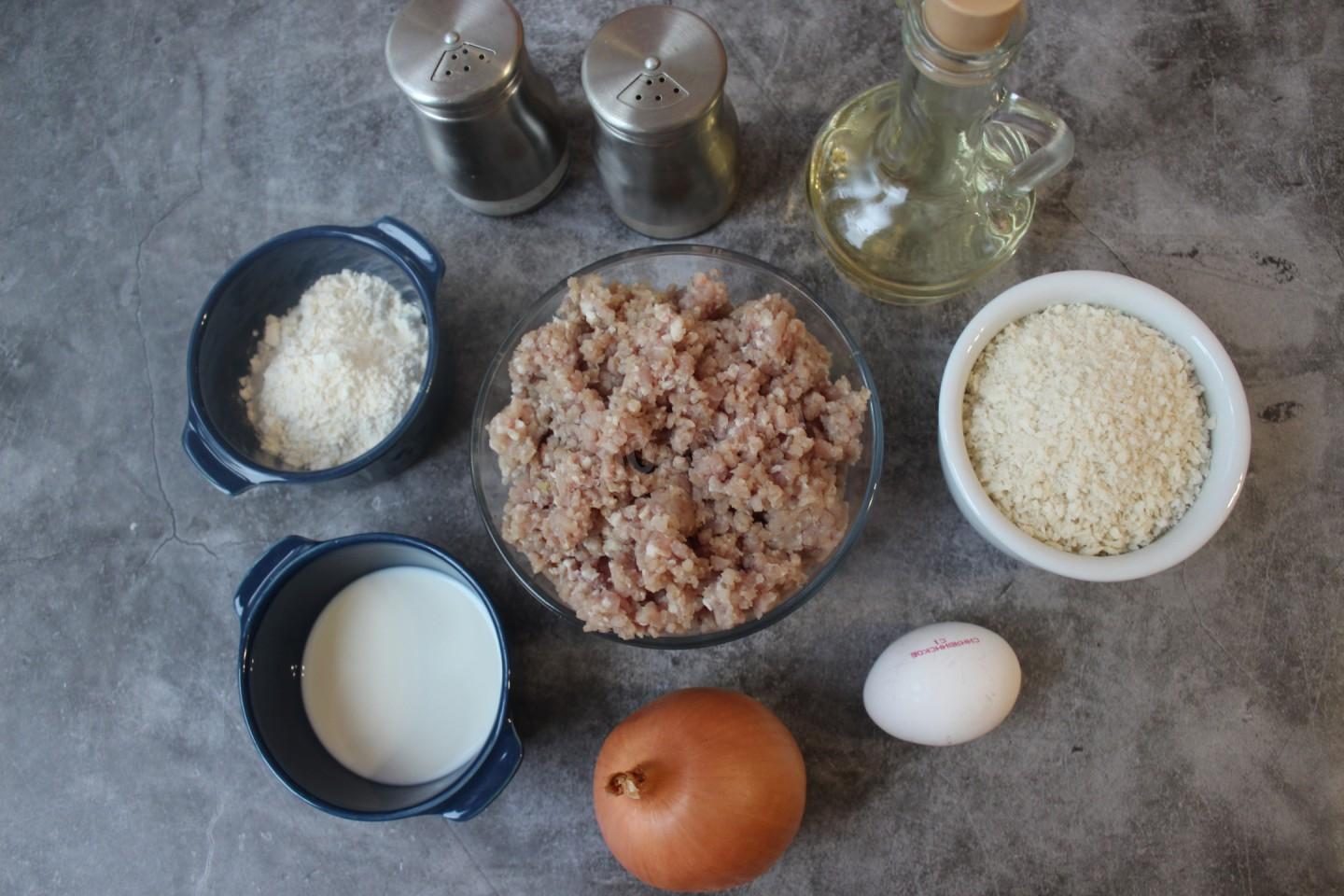 Шаг 1 приготовления Мясные бейглы из фарша