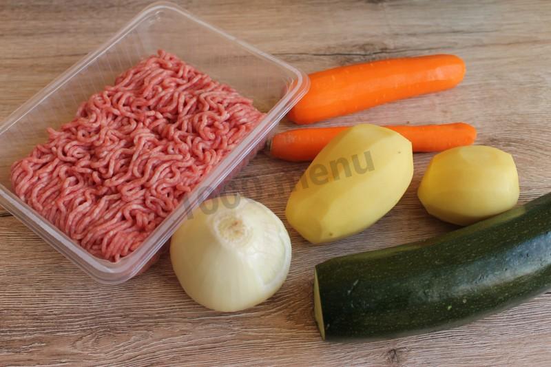 Шаг 1 приготовления Фарш с картофелем и овощами в духовке