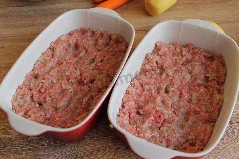 Шаг 3 приготовления Фарш с картофелем и овощами в духовке