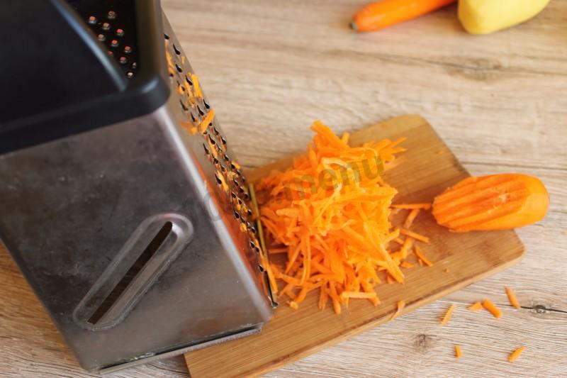 Шаг 4 приготовления Фарш с картофелем и овощами в духовке