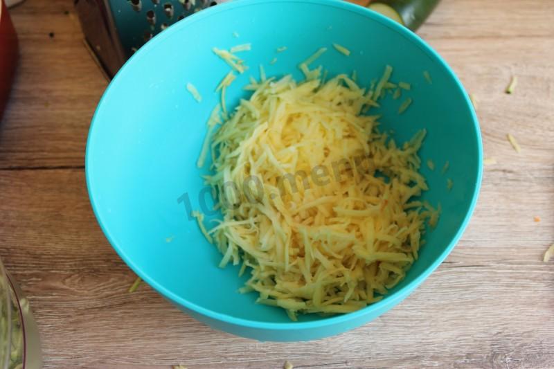 Шаг 6 приготовления Фарш с картофелем и овощами в духовке