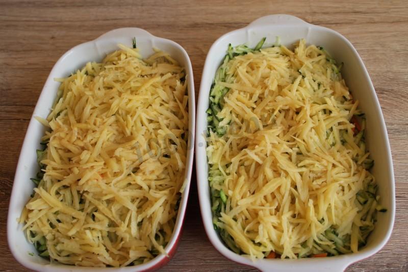 Шаг 8 приготовления Фарш с картофелем и овощами в духовке