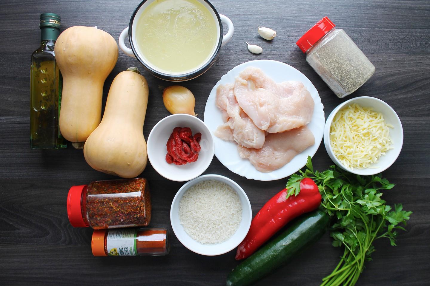 Шаг 1 приготовления Мускатная тыква фаршированная пикантной курицей и рисом