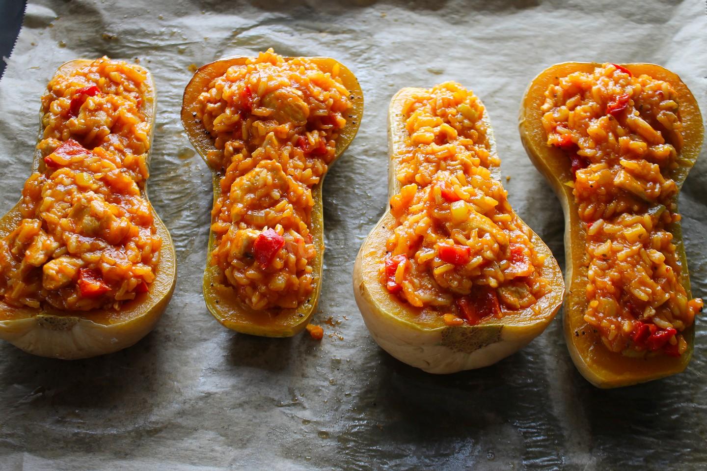 Шаг 16 приготовления Мускатная тыква фаршированная пикантной курицей и рисом