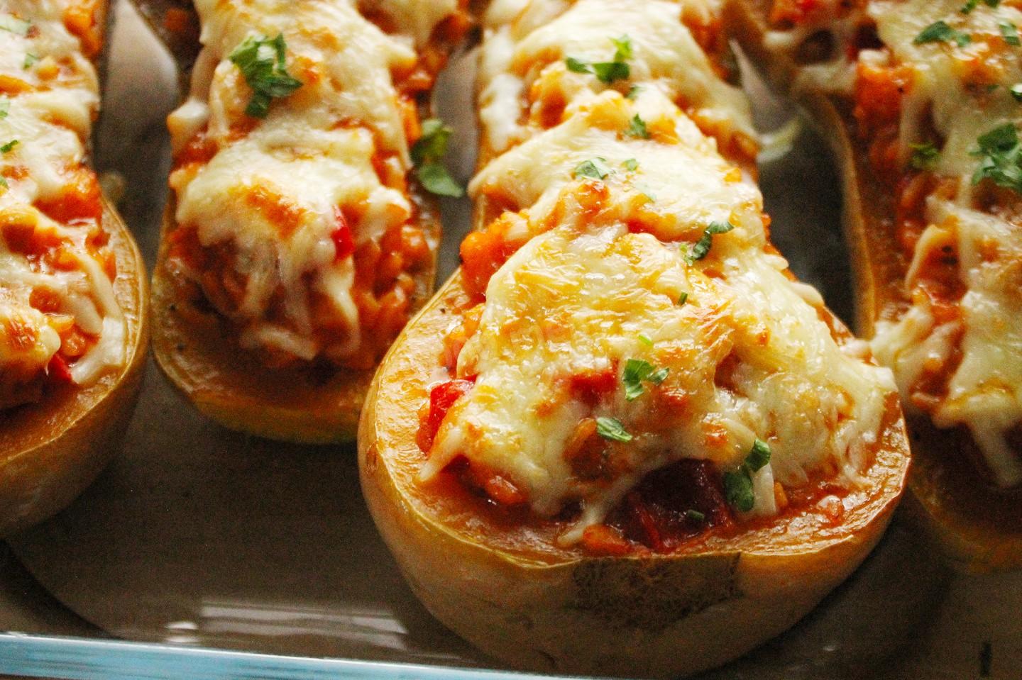 Шаг 18 приготовления Мускатная тыква фаршированная пикантной курицей и рисом
