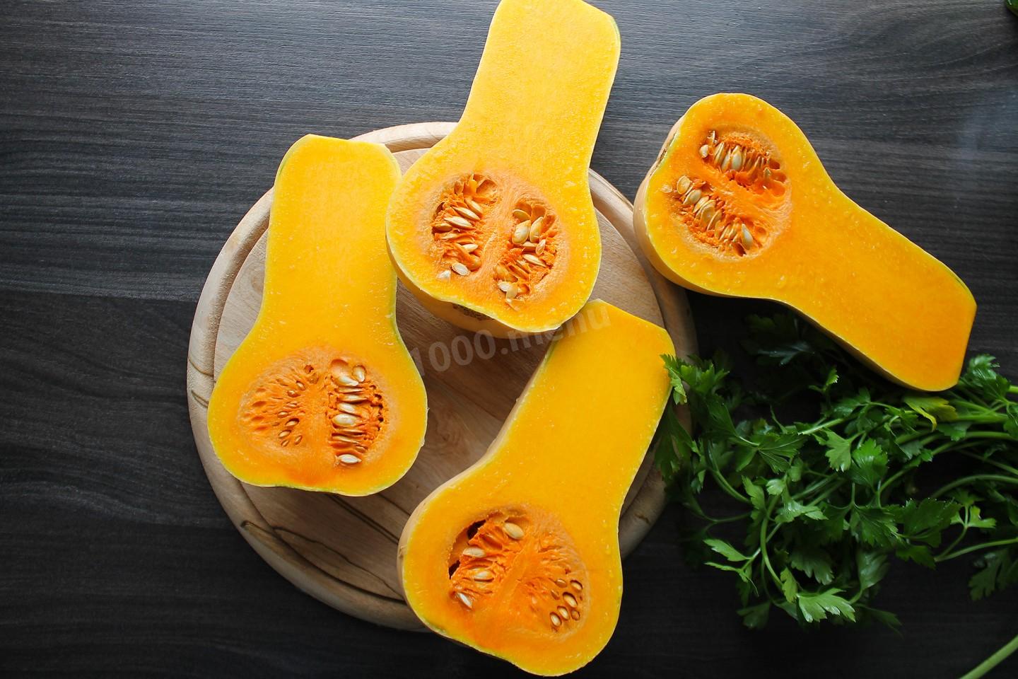 Шаг 2 приготовления Мускатная тыква фаршированная пикантной курицей и рисом