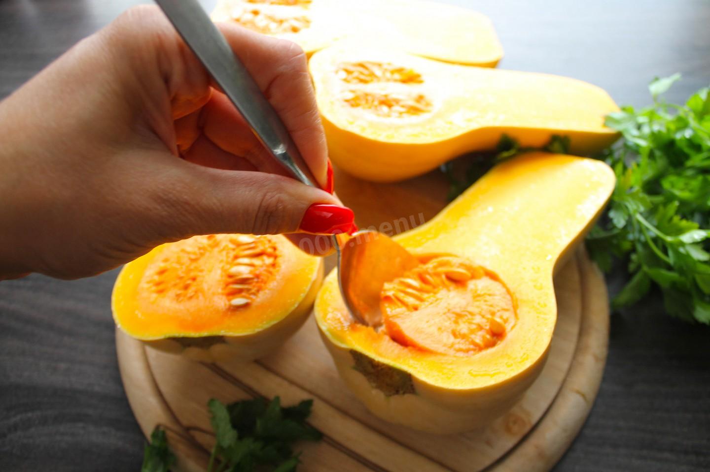 Шаг 3 приготовления Мускатная тыква фаршированная пикантной курицей и рисом