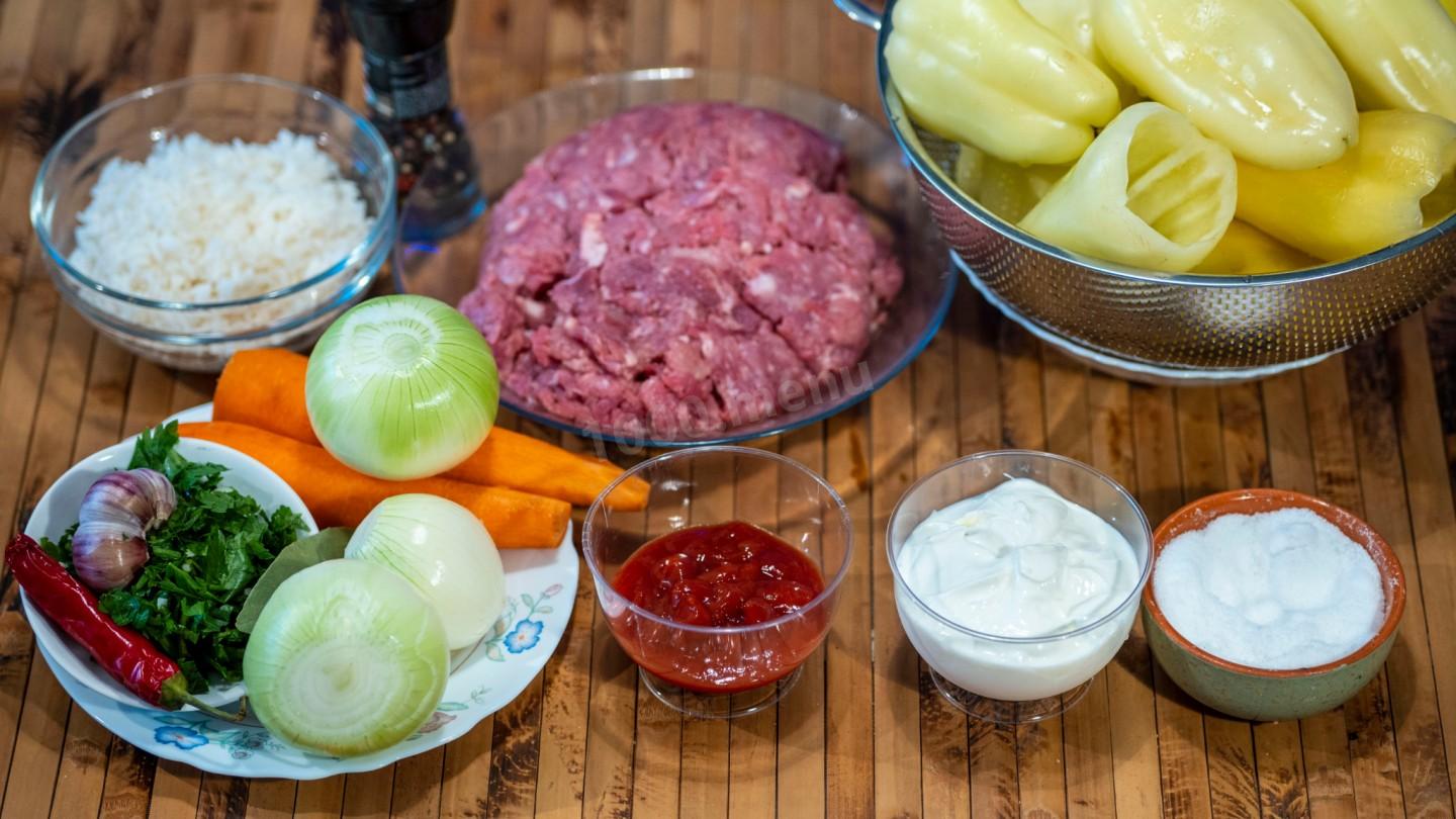 Шаг 1 приготовления Фаршированный мясом болгарский перец в духовке со сметаной