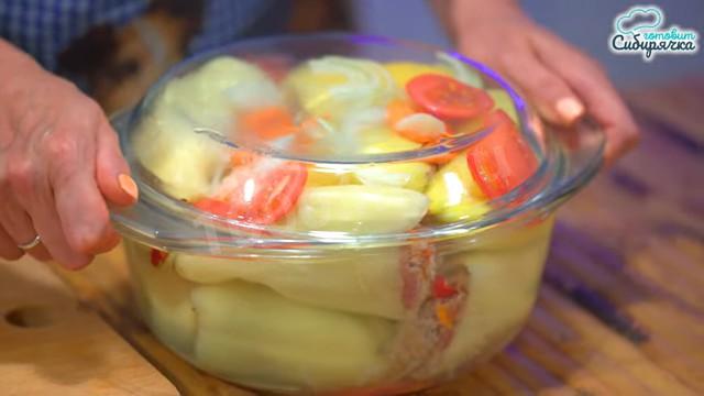 Шаг 13 приготовления Фаршированный мясом болгарский перец в духовке со сметаной