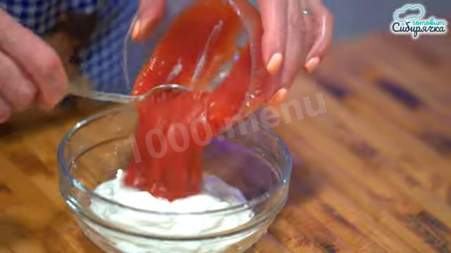 Шаг 15 приготовления Фаршированный мясом болгарский перец в духовке со сметаной