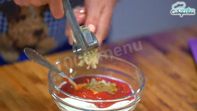 Шаг 17 приготовления Фаршированный мясом болгарский перец в духовке со сметаной