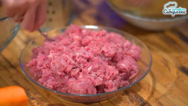 Шаг 2 приготовления Фаршированный мясом болгарский перец в духовке со сметаной