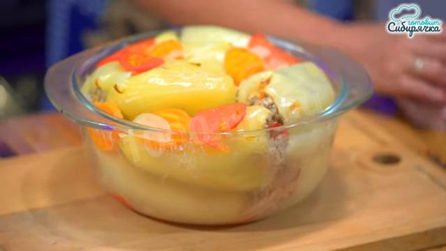 Шаг 20 приготовления Фаршированный мясом болгарский перец в духовке со сметаной