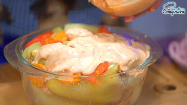 Шаг 21 приготовления Фаршированный мясом болгарский перец в духовке со сметаной