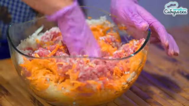 Шаг 6 приготовления Фаршированный мясом болгарский перец в духовке со сметаной