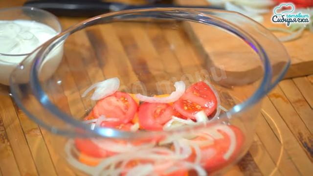 Шаг 8 приготовления Фаршированный мясом болгарский перец в духовке со сметаной