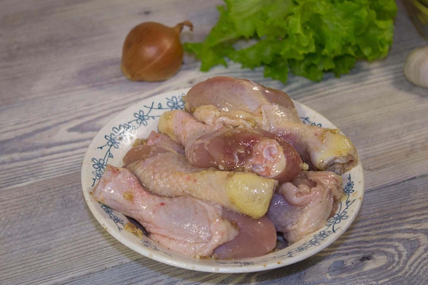 Шаг 6 приготовления Куриные ножки с картошкой в рукаве