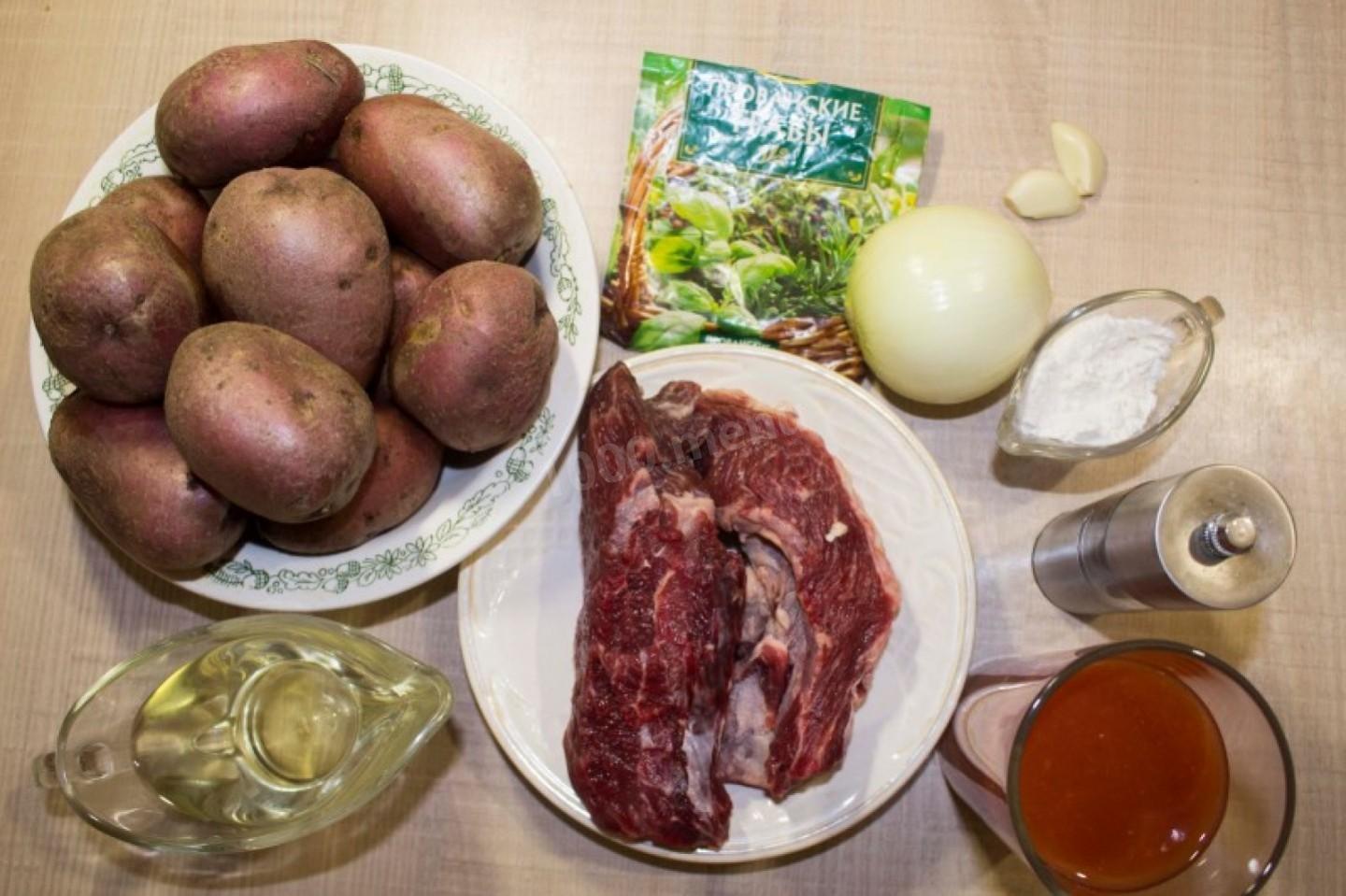 Шаг 1 приготовления Соус с мясом картошкой и луком