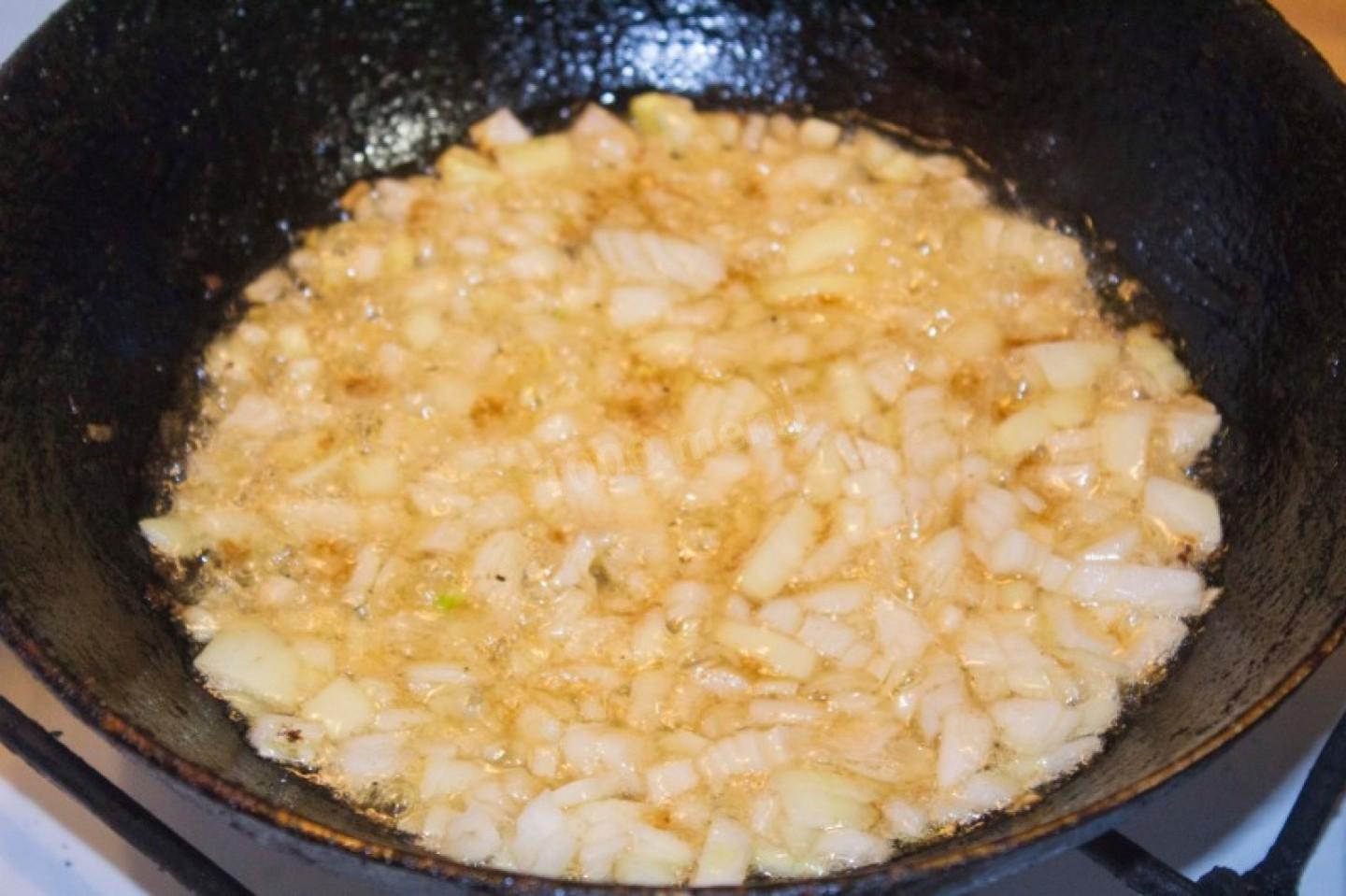 Шаг 10 приготовления Соус с мясом картошкой и луком