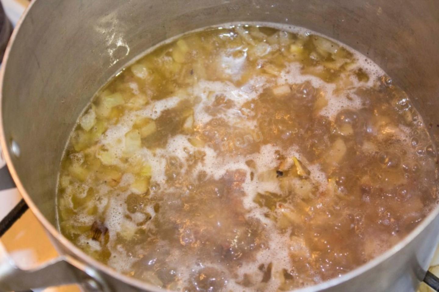 Шаг 11 приготовления Соус с мясом картошкой и луком
