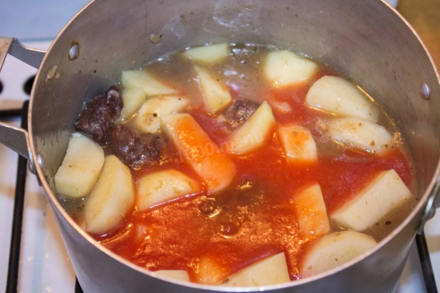 Шаг 16 приготовления Соус с мясом картошкой и луком