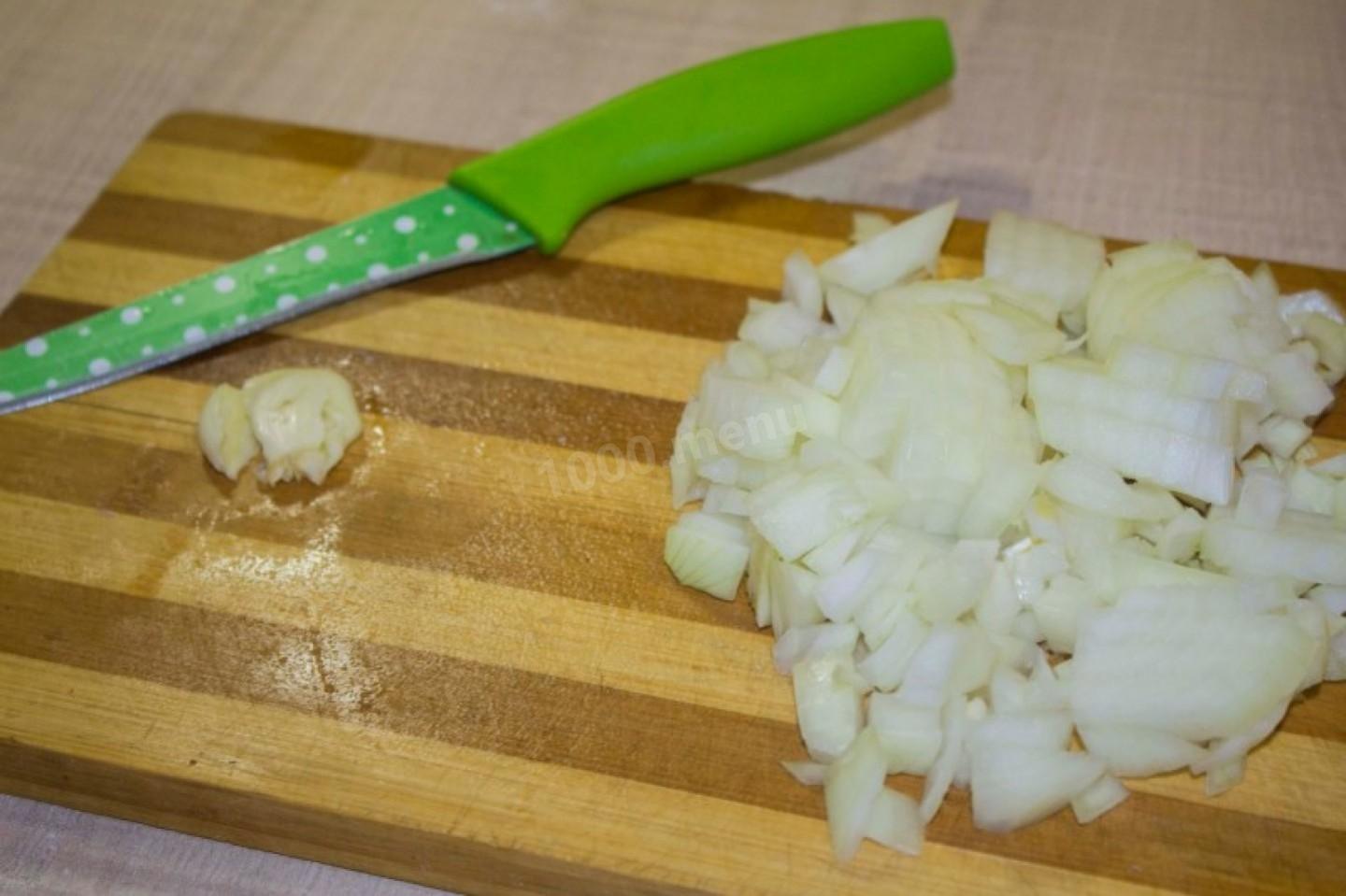 Шаг 7 приготовления Соус с мясом картошкой и луком