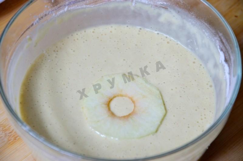 Шаг 5 приготовления Жареные яблоки в кляре на молоке быстро и вкусно