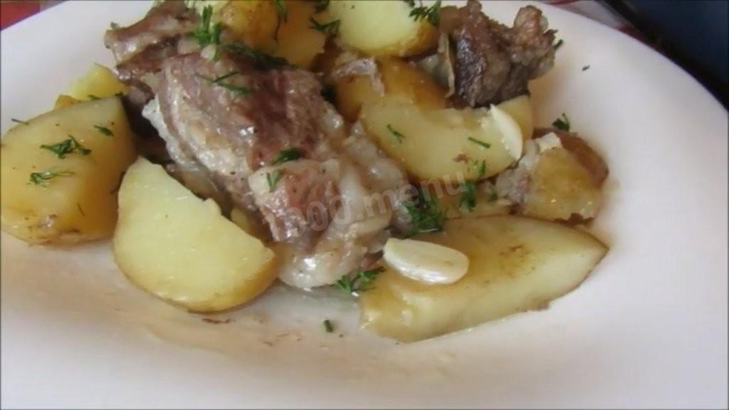Шаг 4 приготовления Свиные ребрышки с молодой картошкой в духовке
