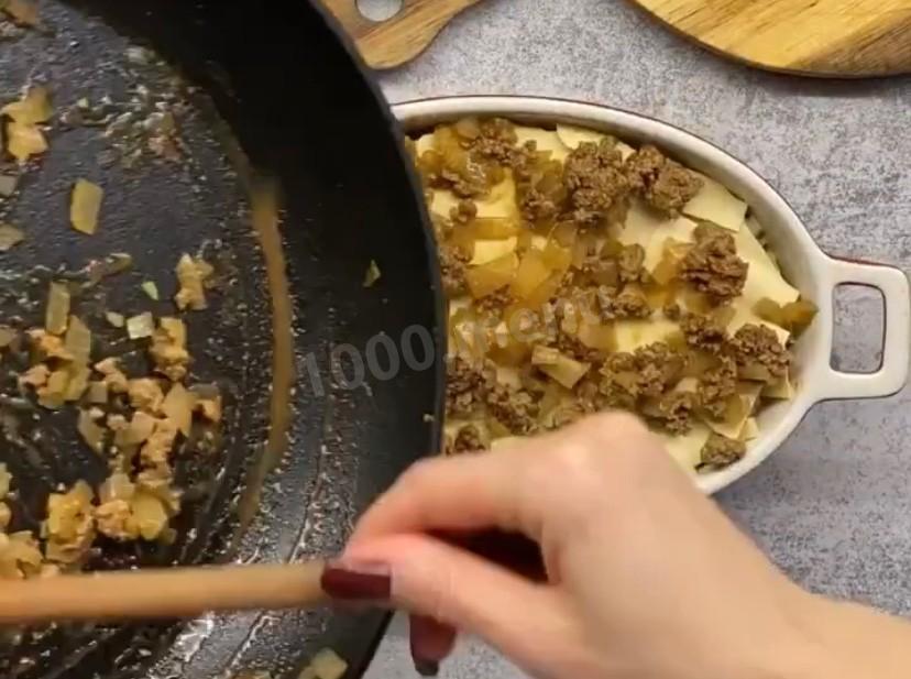 Шаг 5 приготовления лазанья из готовых листов с фаршем и сливками
