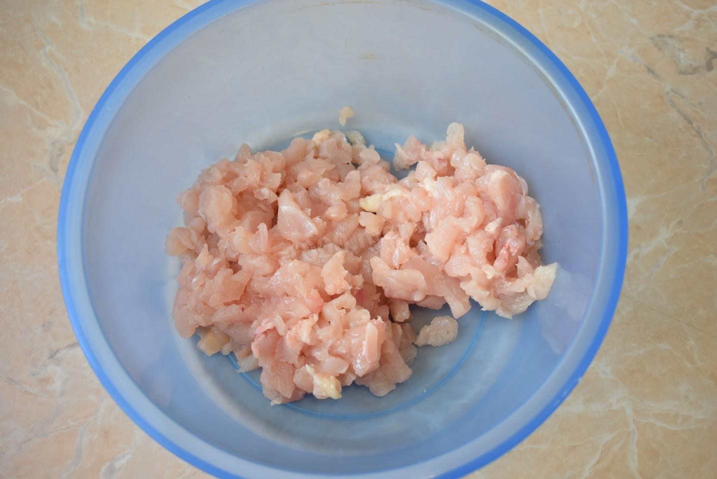 Шаг 3 приготовления Рубленные куриные котлеты на крахмале