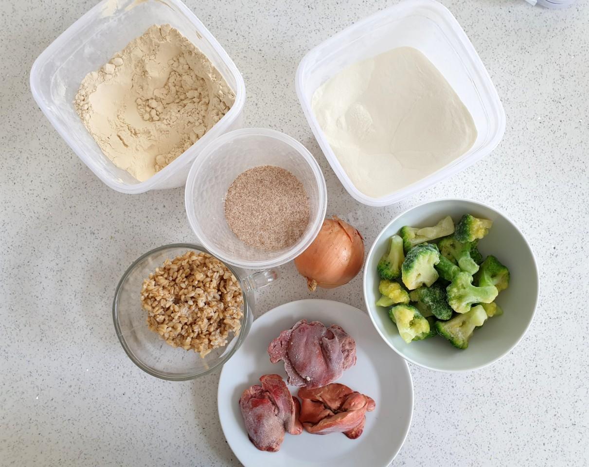 Шаг 1 приготовления Куриная печень с брокколи и овсяно-протеиновым соусом