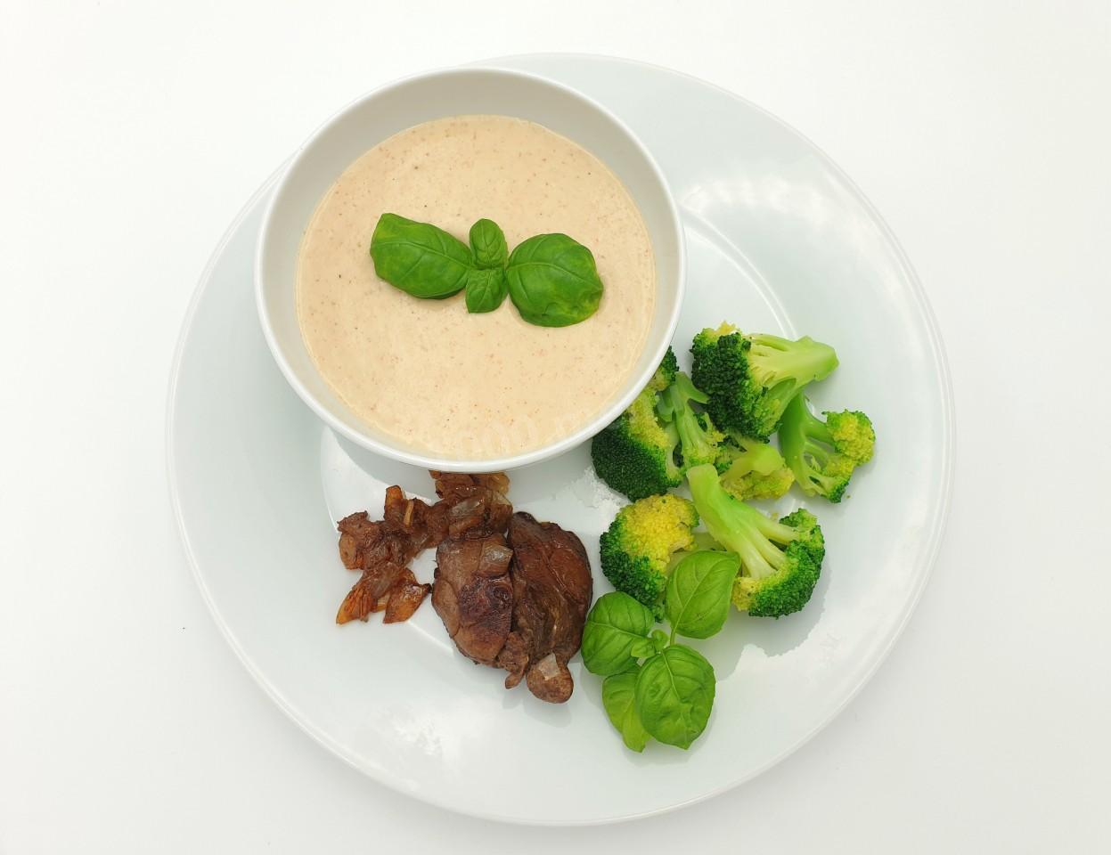 Шаг 12 приготовления Куриная печень с брокколи и овсяно-протеиновым соусом