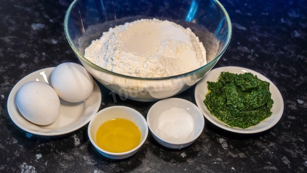 Шаг 1 приготовления Домашняя лапша с куриным яйцом,  шпинатом и твердым сыром