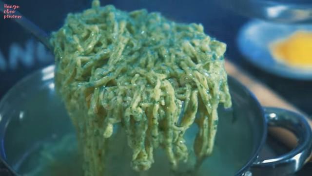 Шаг 18 приготовления Домашняя лапша с куриным яйцом,  шпинатом и твердым сыром