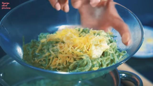 Шаг 20 приготовления Домашняя лапша с куриным яйцом,  шпинатом и твердым сыром