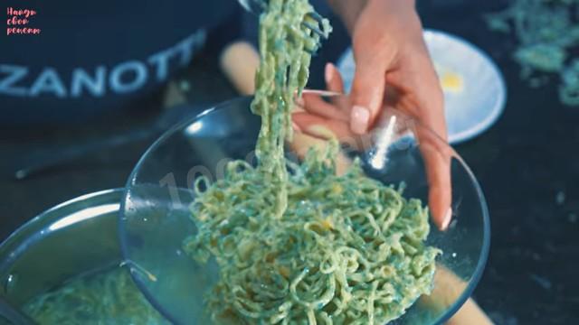 Шаг 21 приготовления Домашняя лапша с куриным яйцом,  шпинатом и твердым сыром