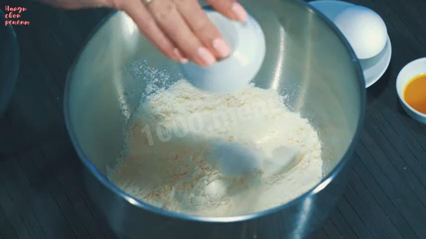 Шаг 3 приготовления Домашняя лапша с куриным яйцом,  шпинатом и твердым сыром