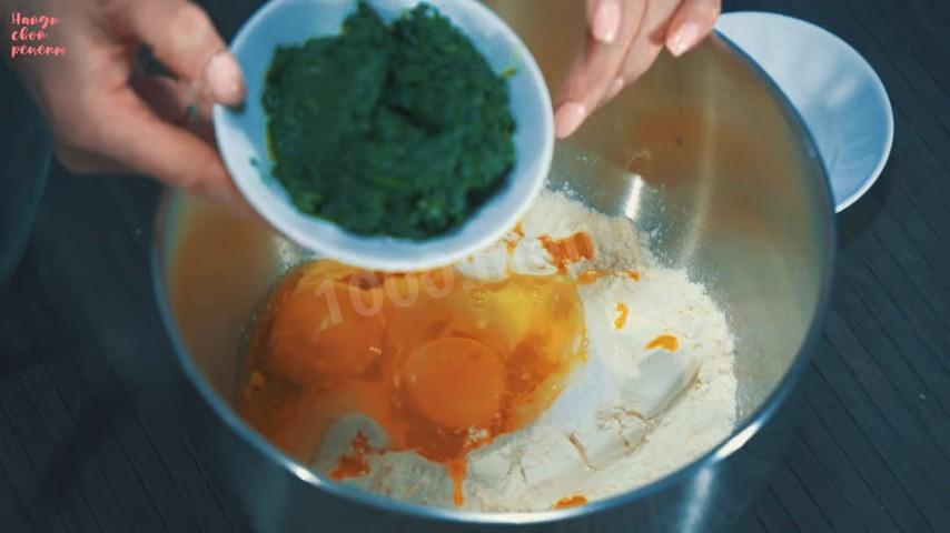 Шаг 6 приготовления Домашняя лапша с куриным яйцом,  шпинатом и твердым сыром