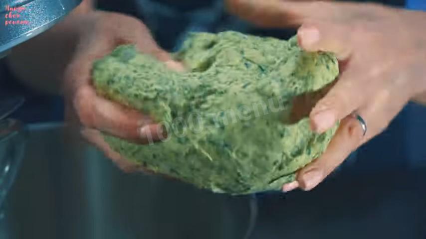 Шаг 7 приготовления Домашняя лапша с куриным яйцом,  шпинатом и твердым сыром